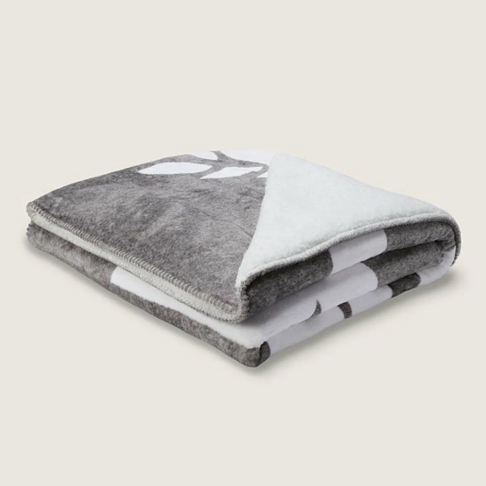 🔥Last One! VS PINK Sherpa Blanket PRICE FIRM🐶 - Picture 4 of 4